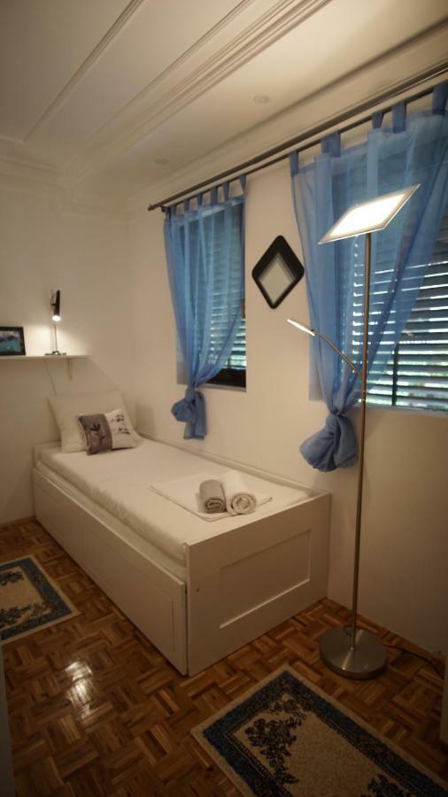 Apartmani Laura Trogir Exterior photo