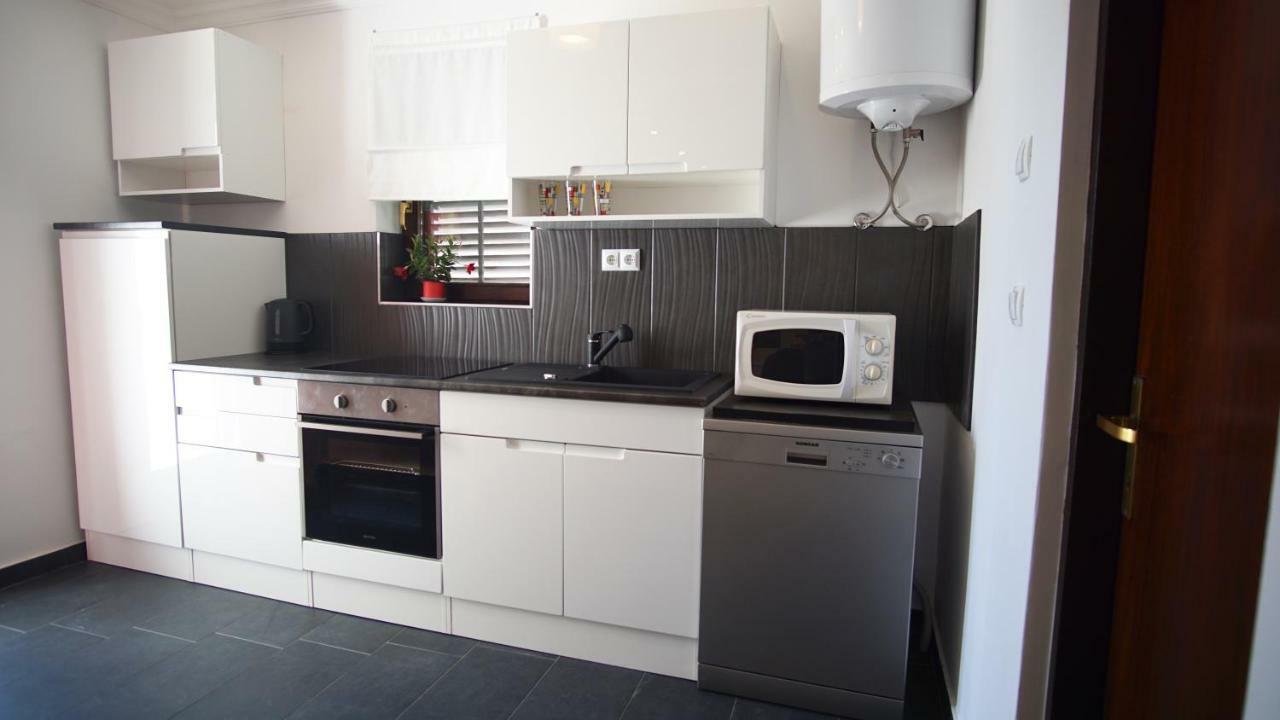 Apartmani Laura Trogir Exterior photo