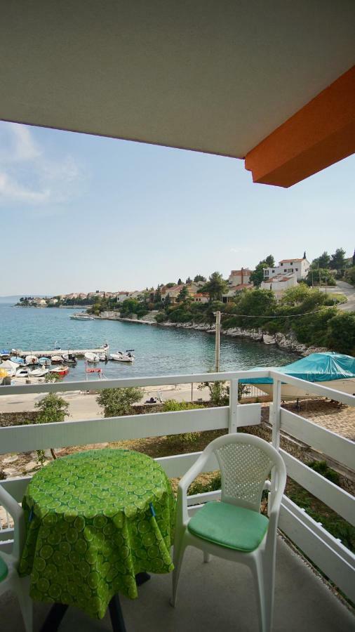 Apartmani Laura Trogir Exterior photo
