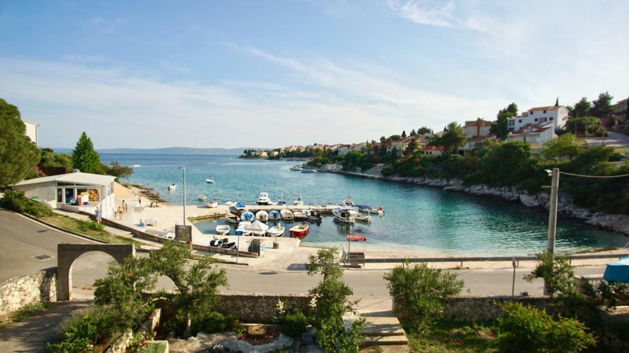 Apartmani Laura Trogir Exterior photo