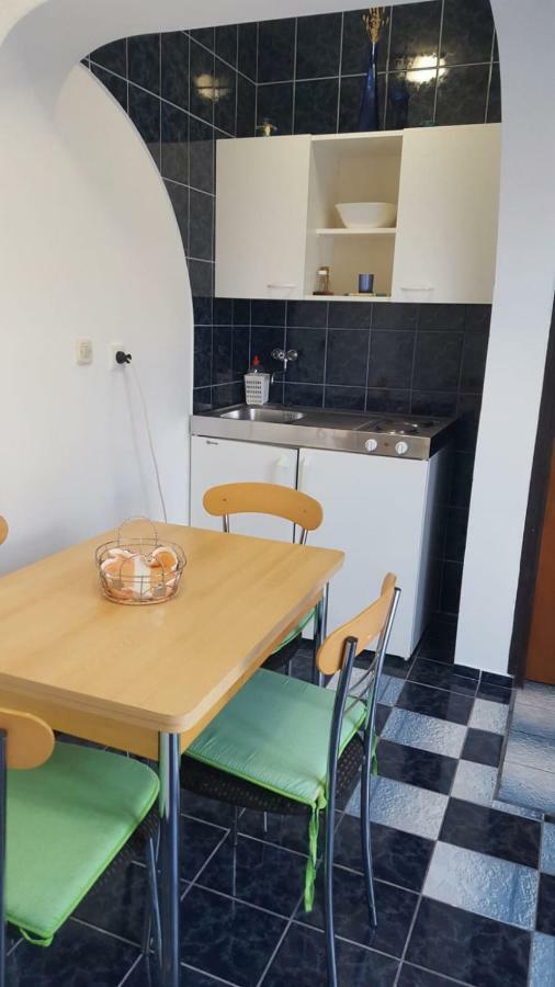 Apartmani Laura Trogir Exterior photo