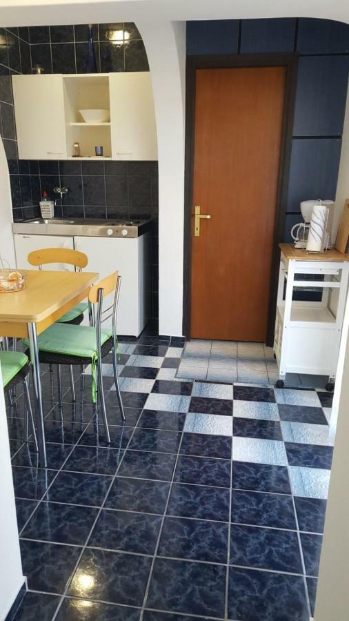 Apartmani Laura Trogir Exterior photo