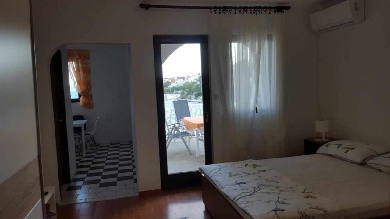 Apartmani Laura Trogir Exterior photo