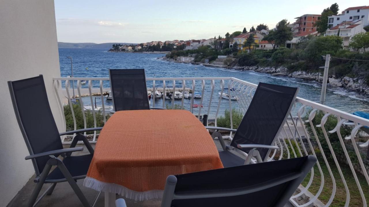 Apartmani Laura Trogir Exterior photo